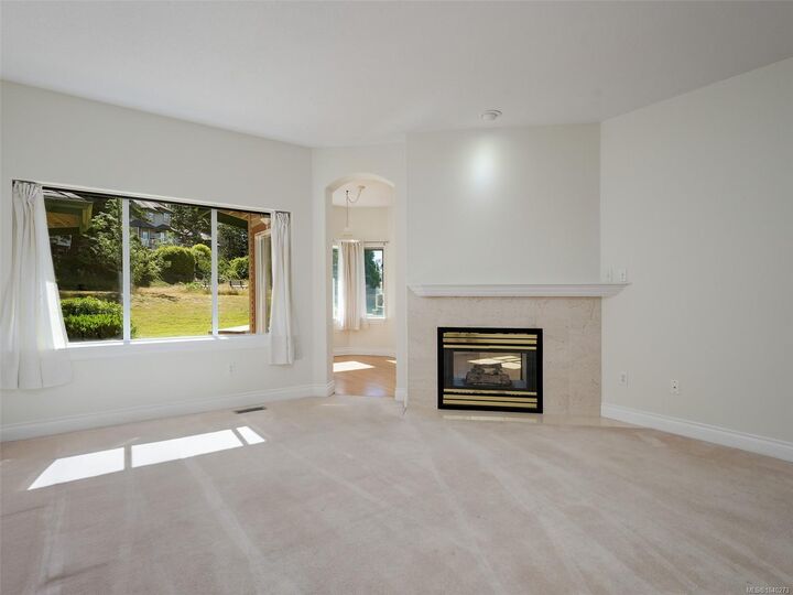 Property Photo: 530 Marsett Pl #85 BC V8Z 7J2