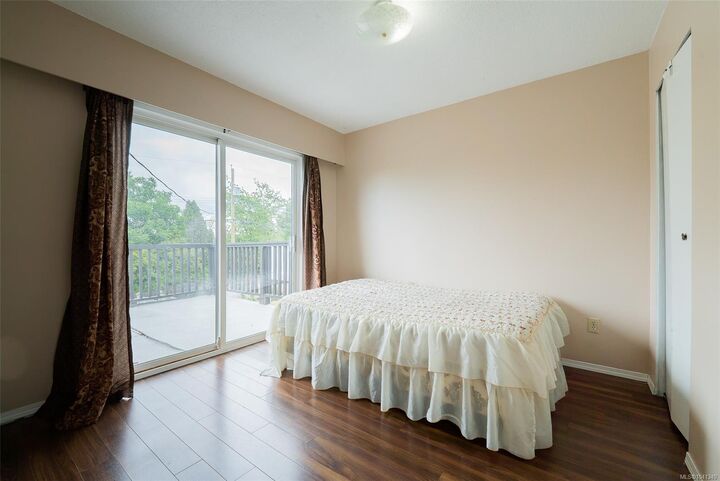 Property Photo:  540 Wakesiah Ave  BC V9R 3L1 