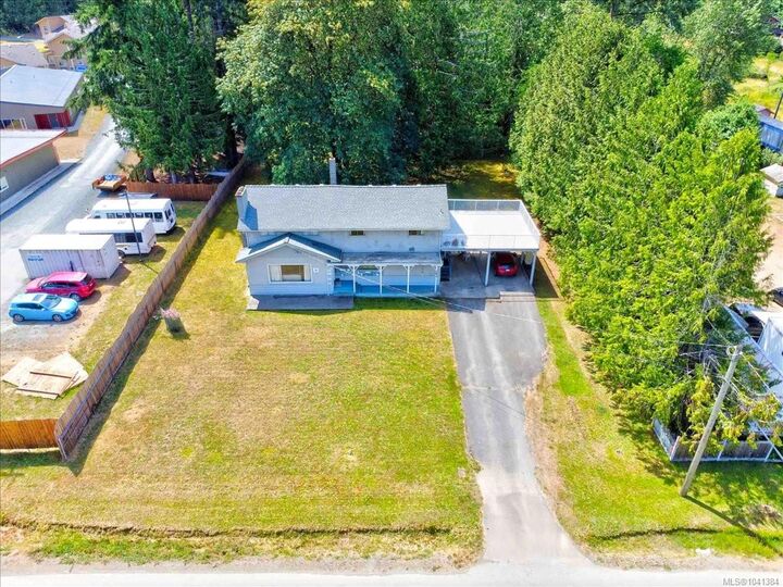 Property Photo: 7874 Beaver Creek Rd BC V9Y 8N3