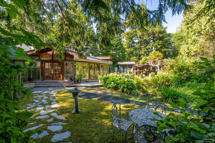 1364 Chesterman Beach Rd — photo 1