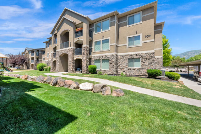 Property Photo:  909 S Main St G  UT 84041 