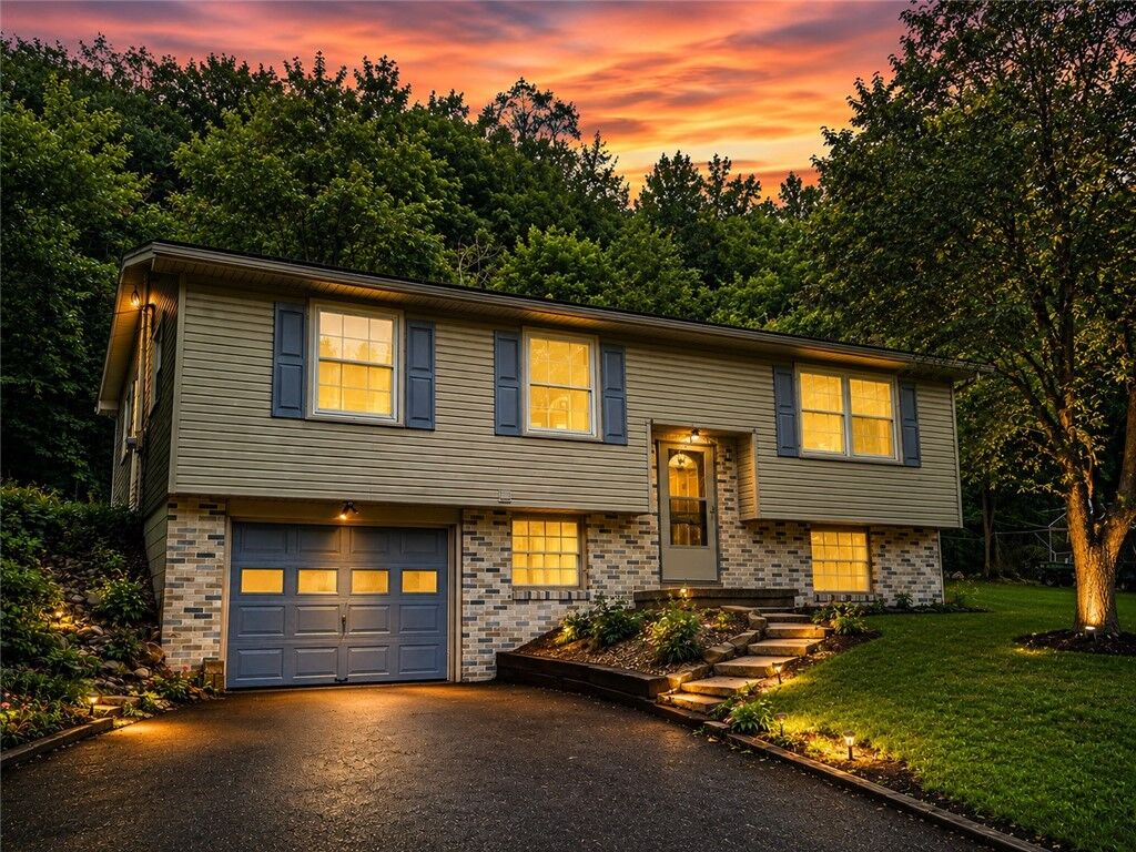 Property Photo: 430 Pine Run Rd PA 15042