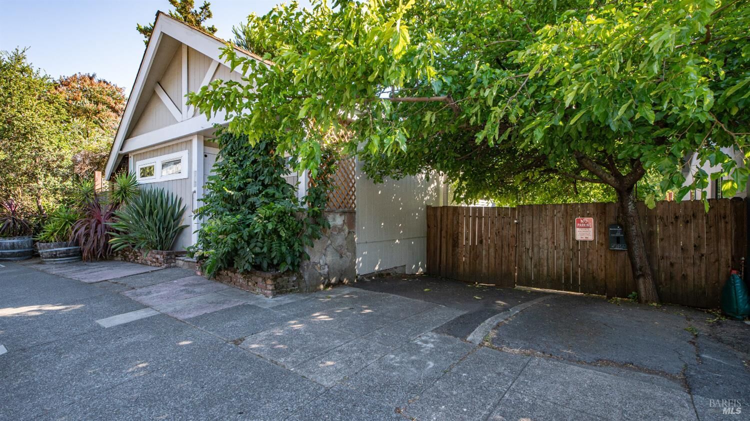 Property Photo:  727 Sir Francis Drake Boulevard  CA 94960 