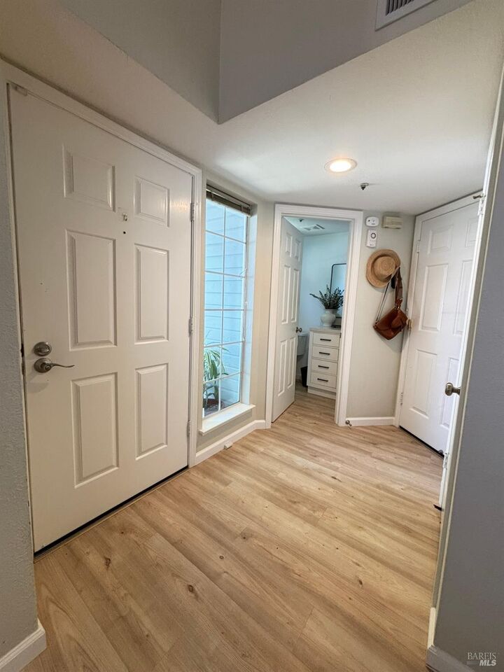 Property Photo:  