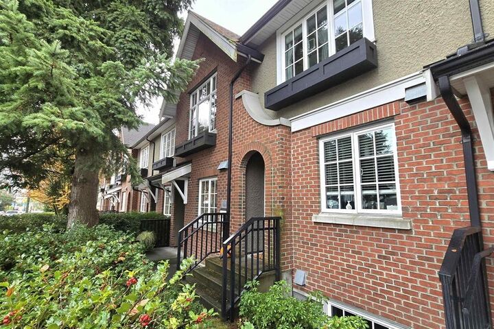 5467 Dunbar Street — photo 1
