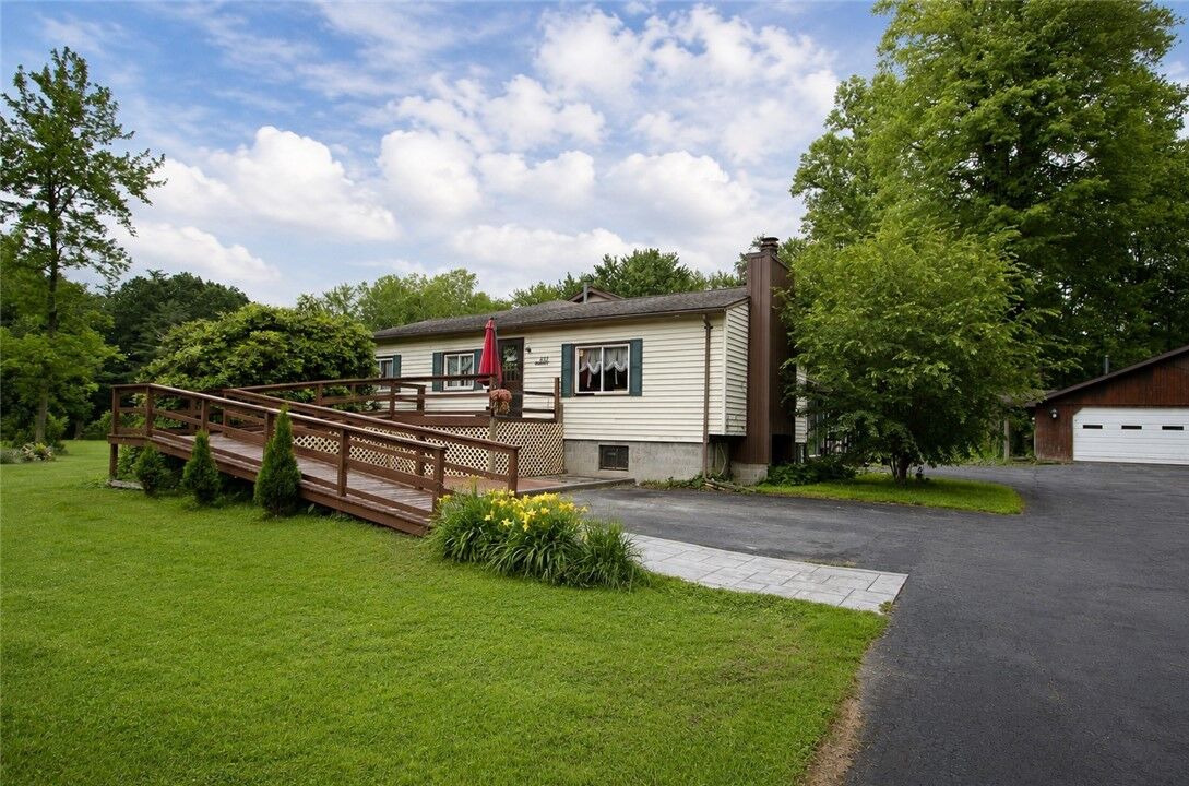 Property Photo:  2537 Edwards Road  NY 13165 