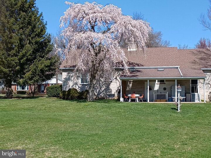 Property Photo:  42 E Grandview Avenue  PA 17236 