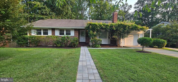 Property Photo: 9809 Limoges VA 22032