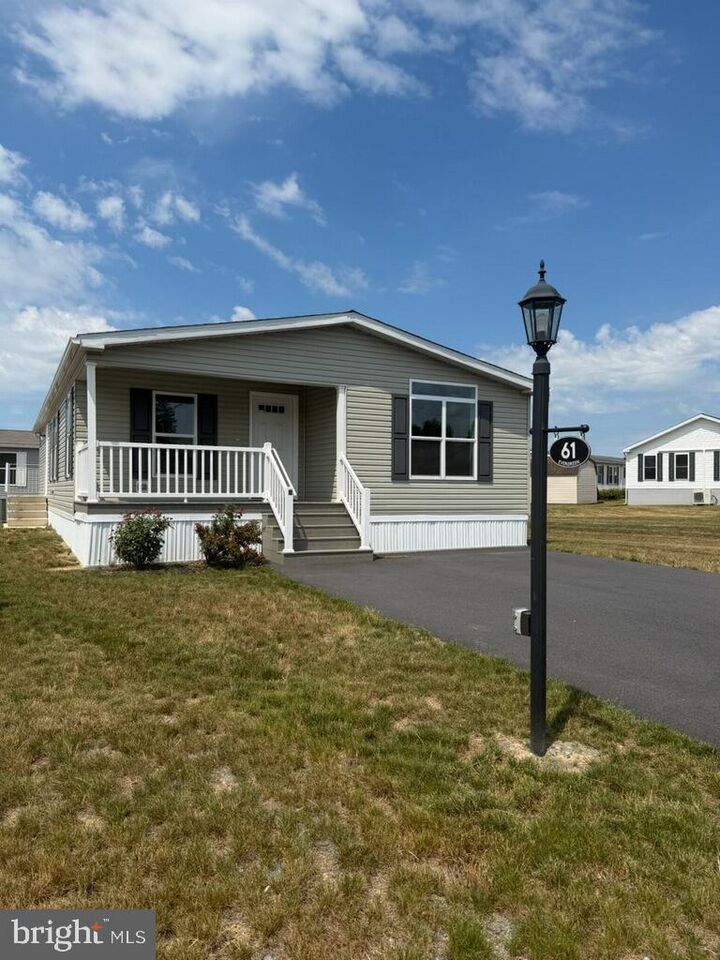 Property Photo:  61 Evergreen Aly  PA 17078 