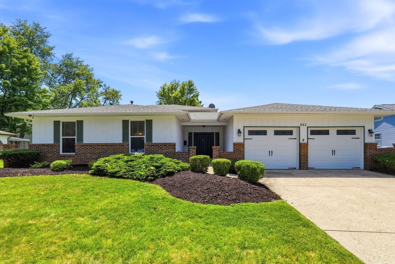 Property Photo: 945 Matterhorn Drive OH 43068