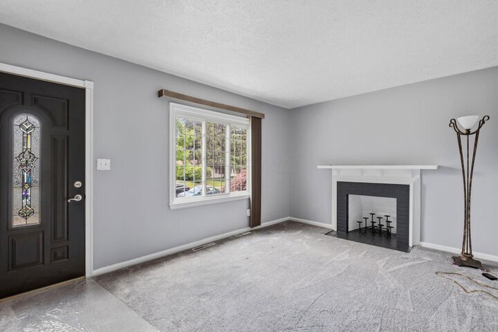 Property Photo: 833 Copeland Road OH 43212