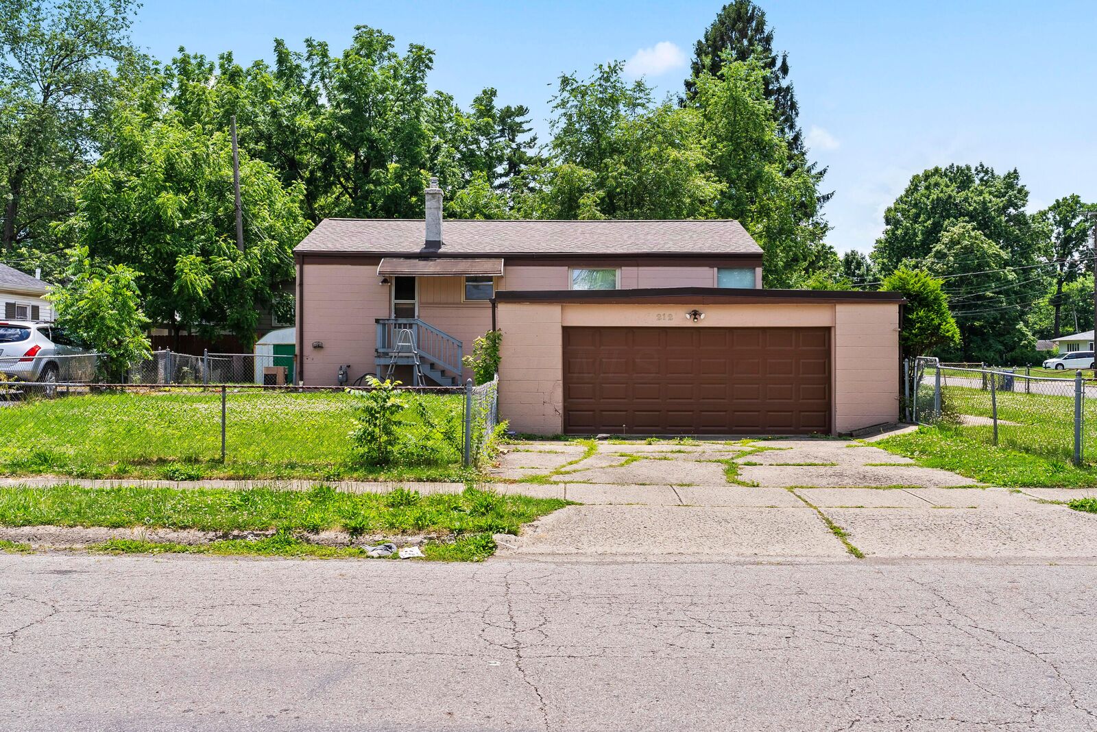 Property Photo:  