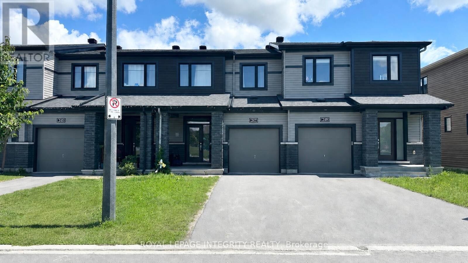 Property Photo:  247 Clonrush Way  ON K2T 0P8 