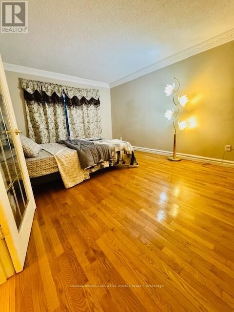 Property Photo:  4562 Penhallow Road  ON L5V 1E8 