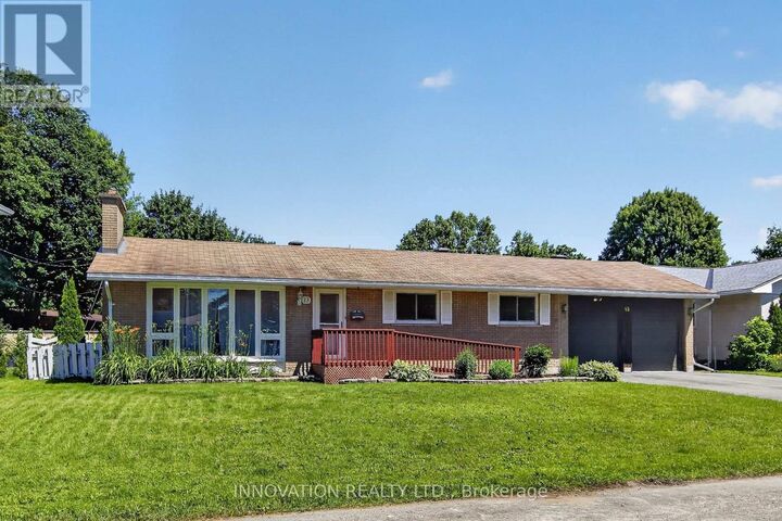 Property Photo: 13 Dorland Crescent ON K2H 6E6