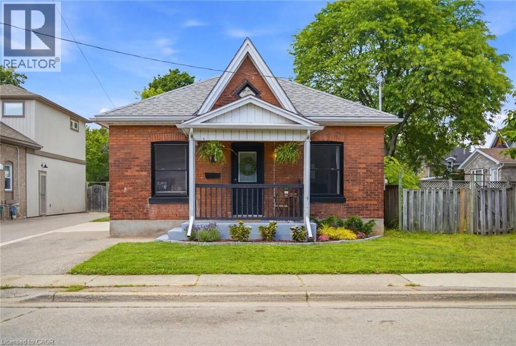 Property Photo:  112 Sydenham Street  ON N3R 3Y6 