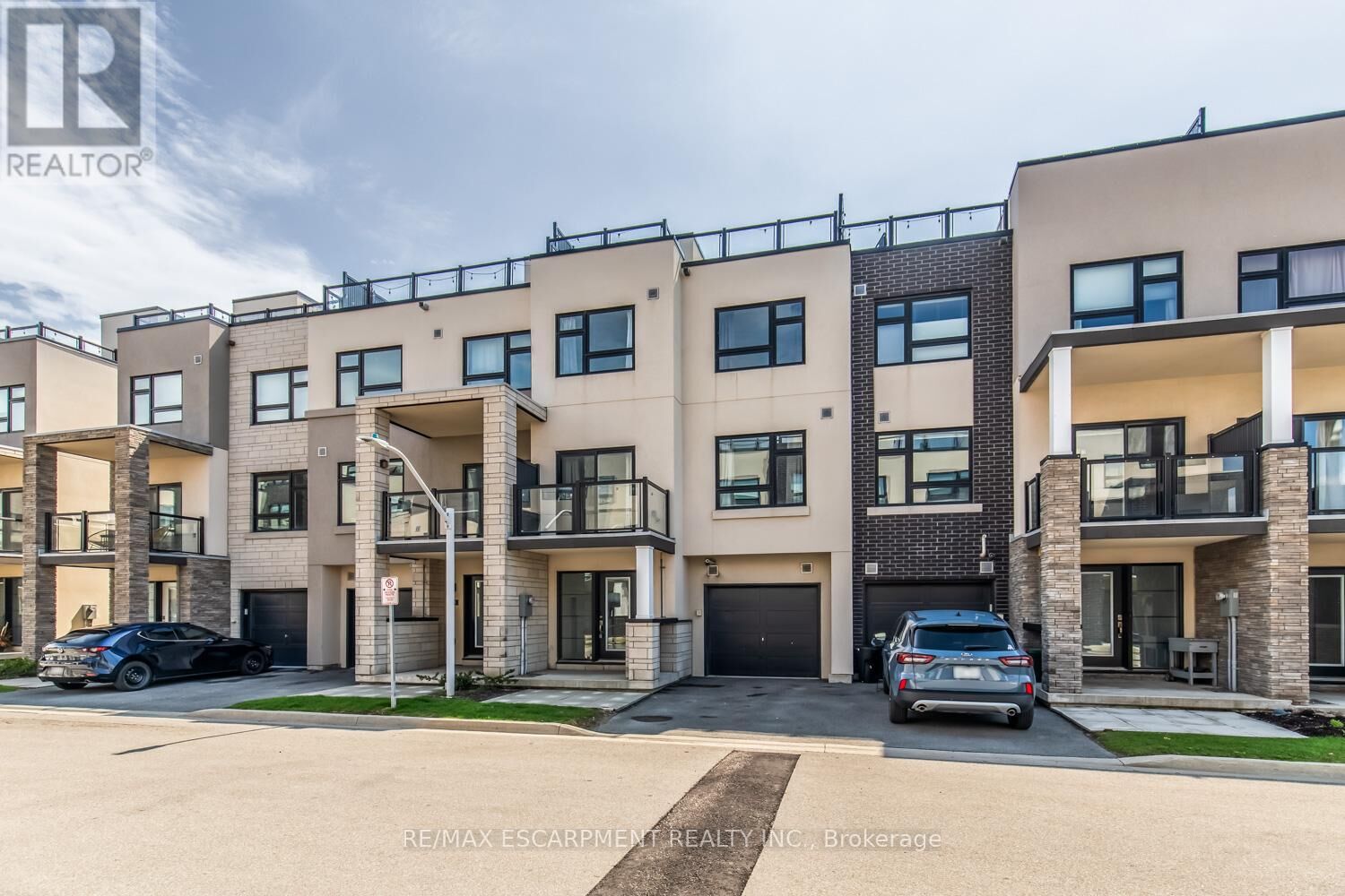 Property Photo:  1121 Cooke Boulevard 32  ON L7T 0C3 