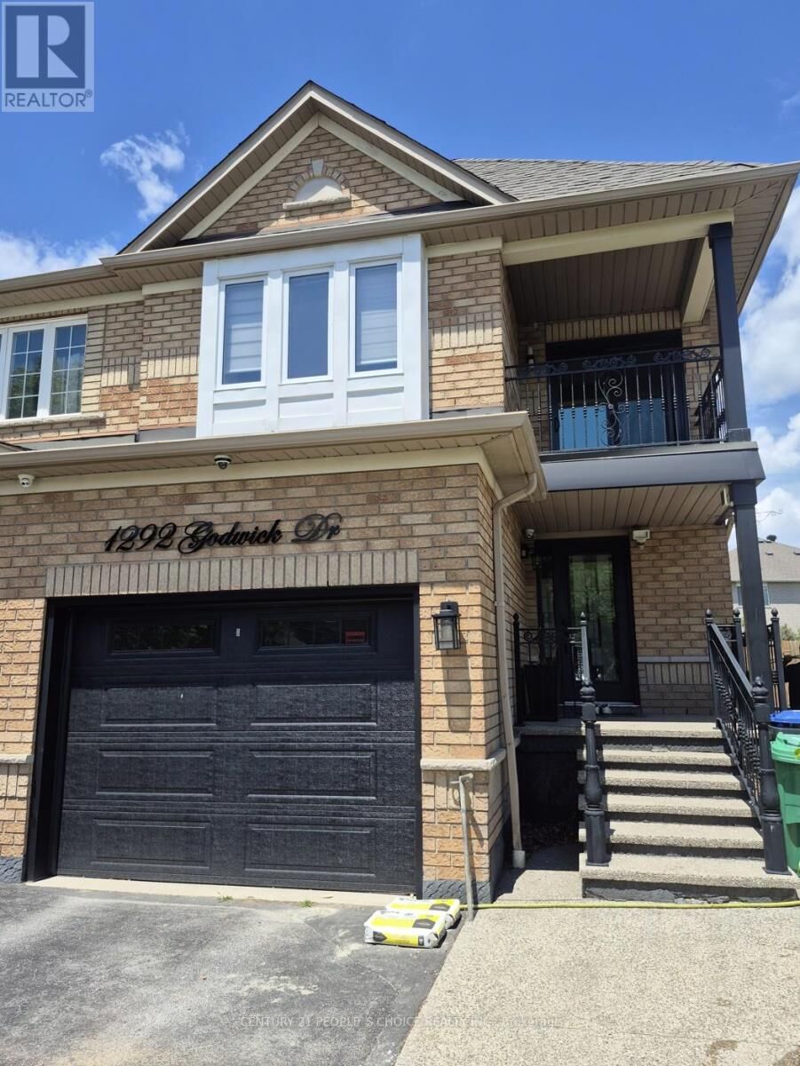 Property Photo:  1292 Godwick Drive (Upper)  ON L5N 7X3 