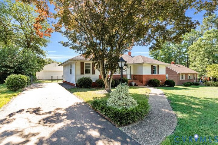 Property Photo: 7409 Fairway Avenue VA 23228