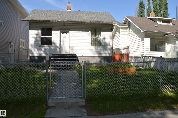 11920 78 Street NW — photo 1