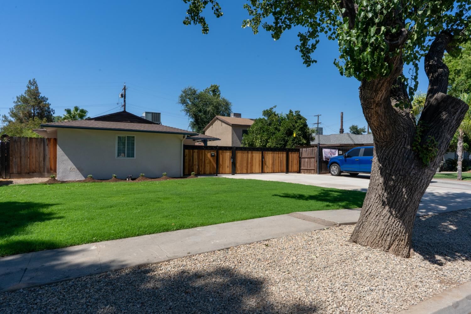 Property Photo:  1013 E Garland  CA 93704 