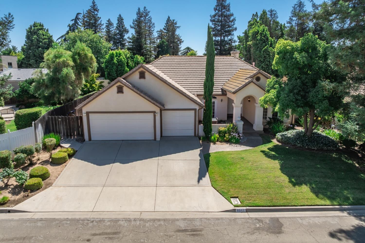 Property Photo:  6542 N Rafael Avenue  CA 93711 