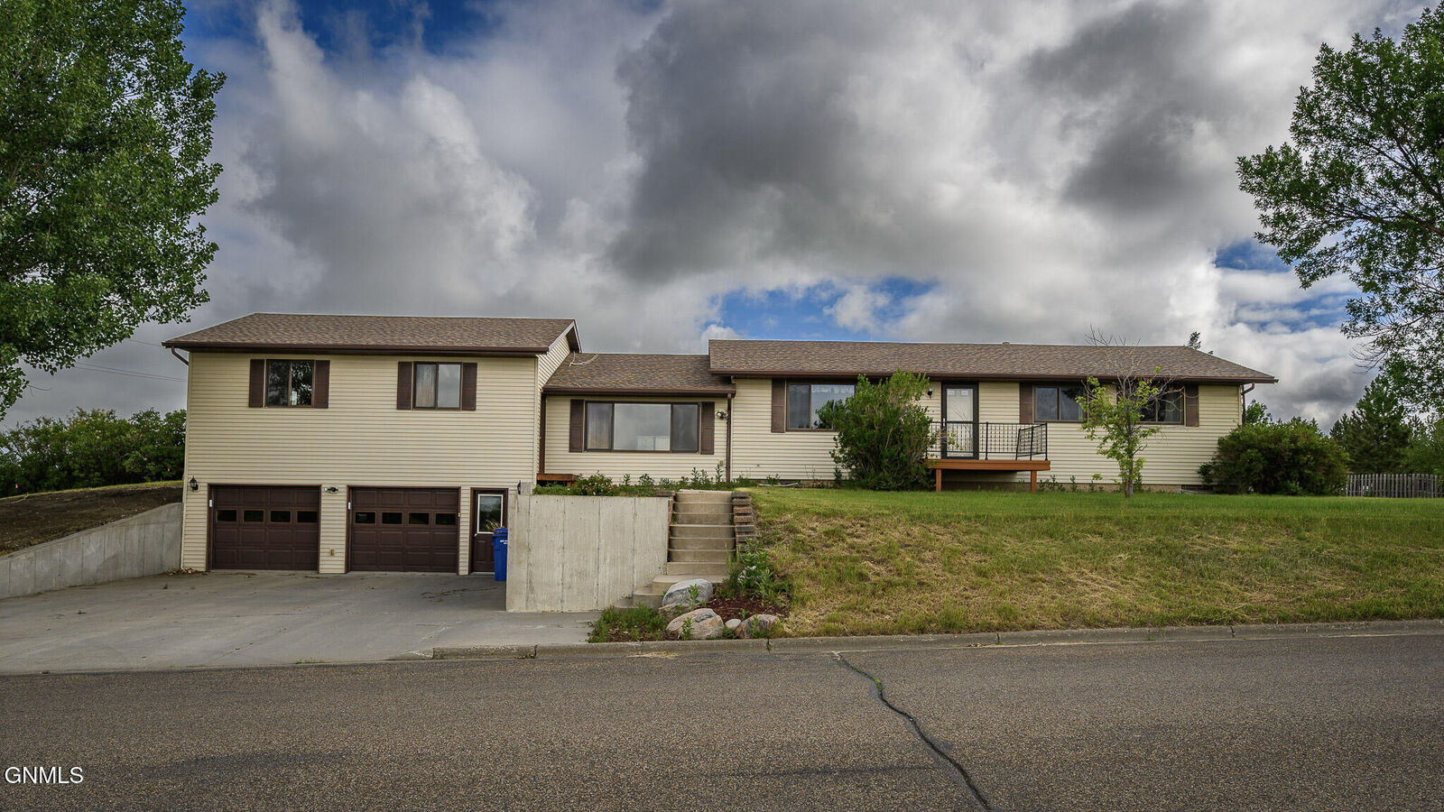 Property Photo:  418 16th Street NE  ND 58523 