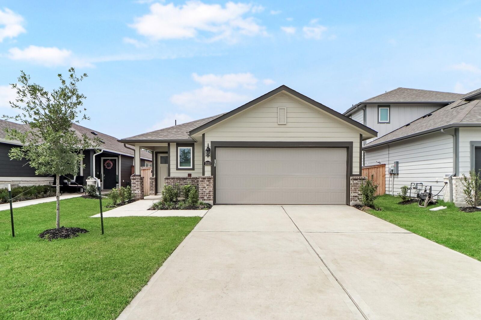 Property Photo: 2522 Cactus Ranch Lane TX 77532