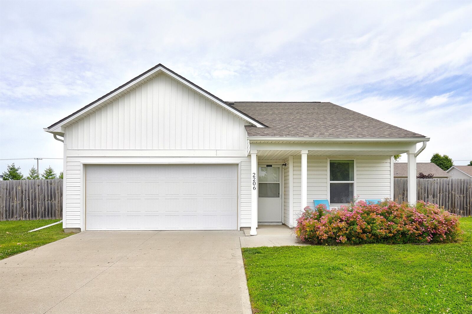 Property Photo:  2206 Sunflower Street  IA 50220 