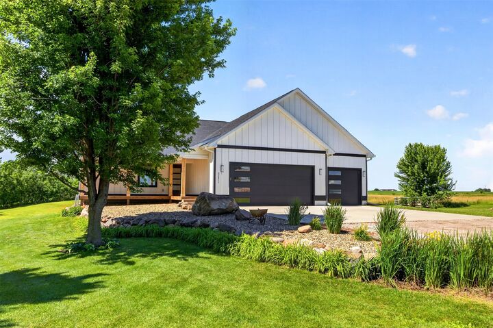 Property Photo:  32411 560th Avenue  IA 50124 