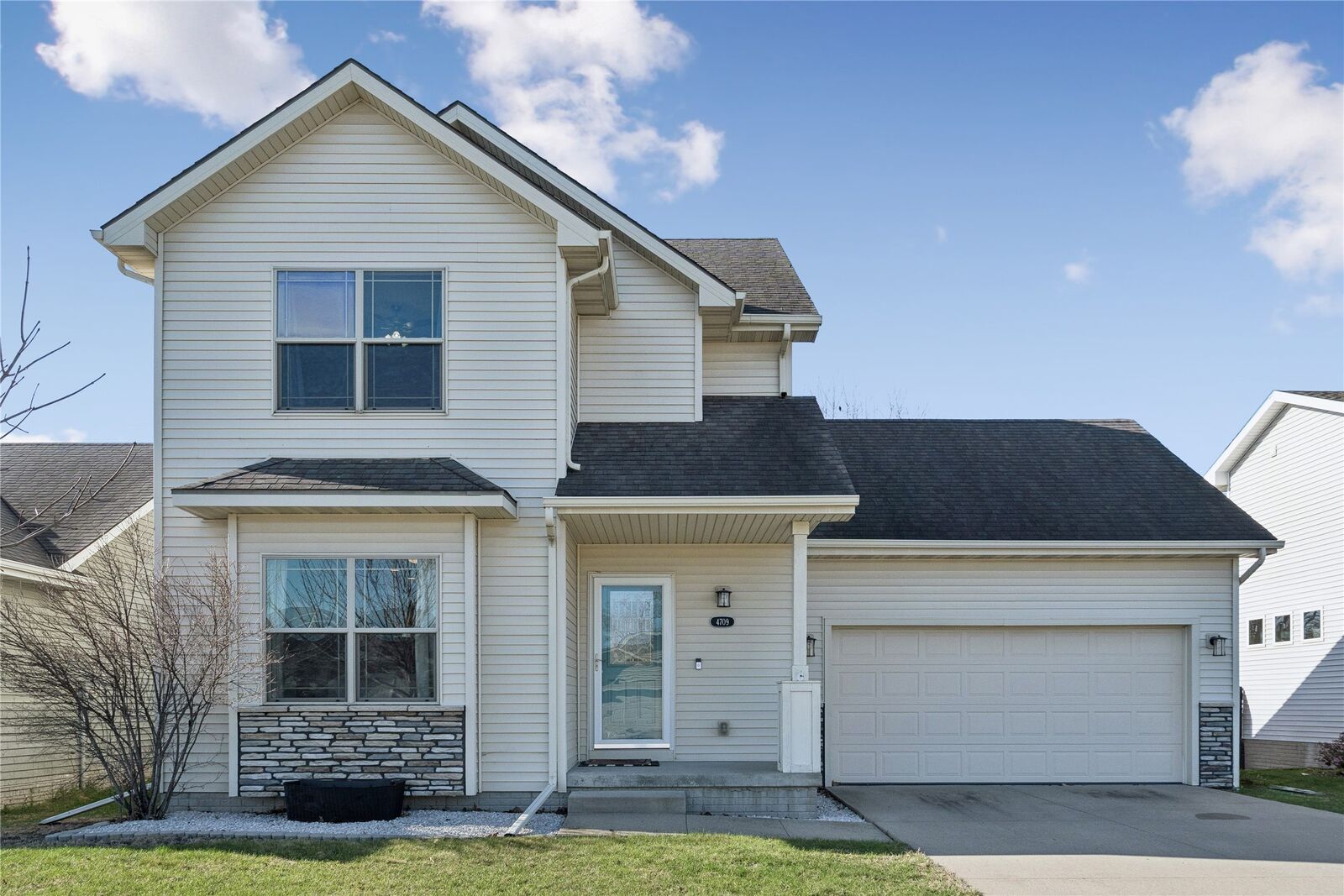Property Photo:  4709 E Merced Street  IA 50317 