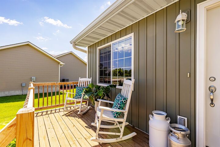 Property Photo:  935 Trail Drive  IA 50244 