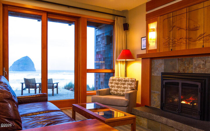 Property Photo:  33000 Cape Kiwanda Dr Unit 8, Wk 25  OR 97135 
