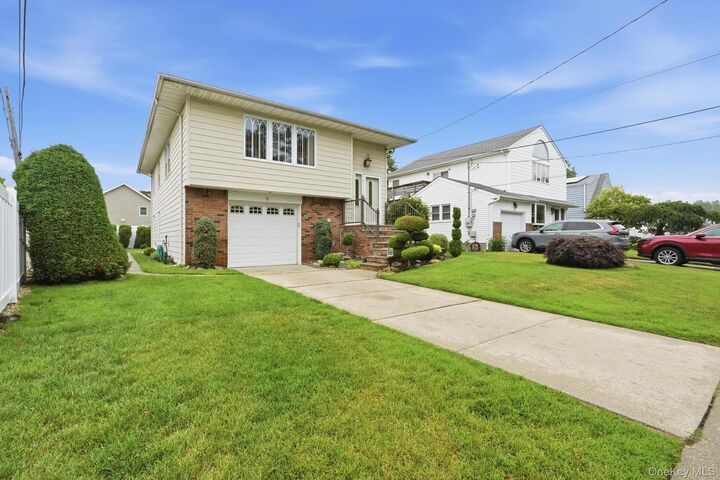 Property Photo:  6 N Park Drive  NY 11758 