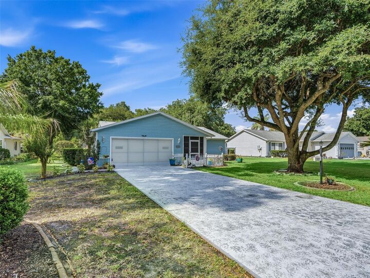 Property Photo: 2107 Greenlaw Court FL 34788