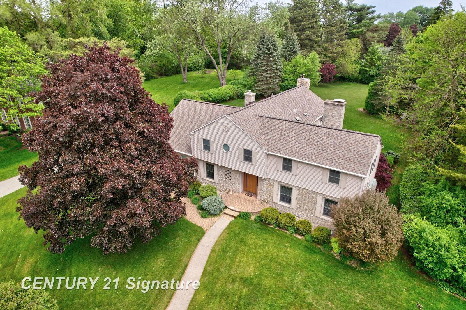 Property Photo:  14 Edgewood Road  MI 48602 