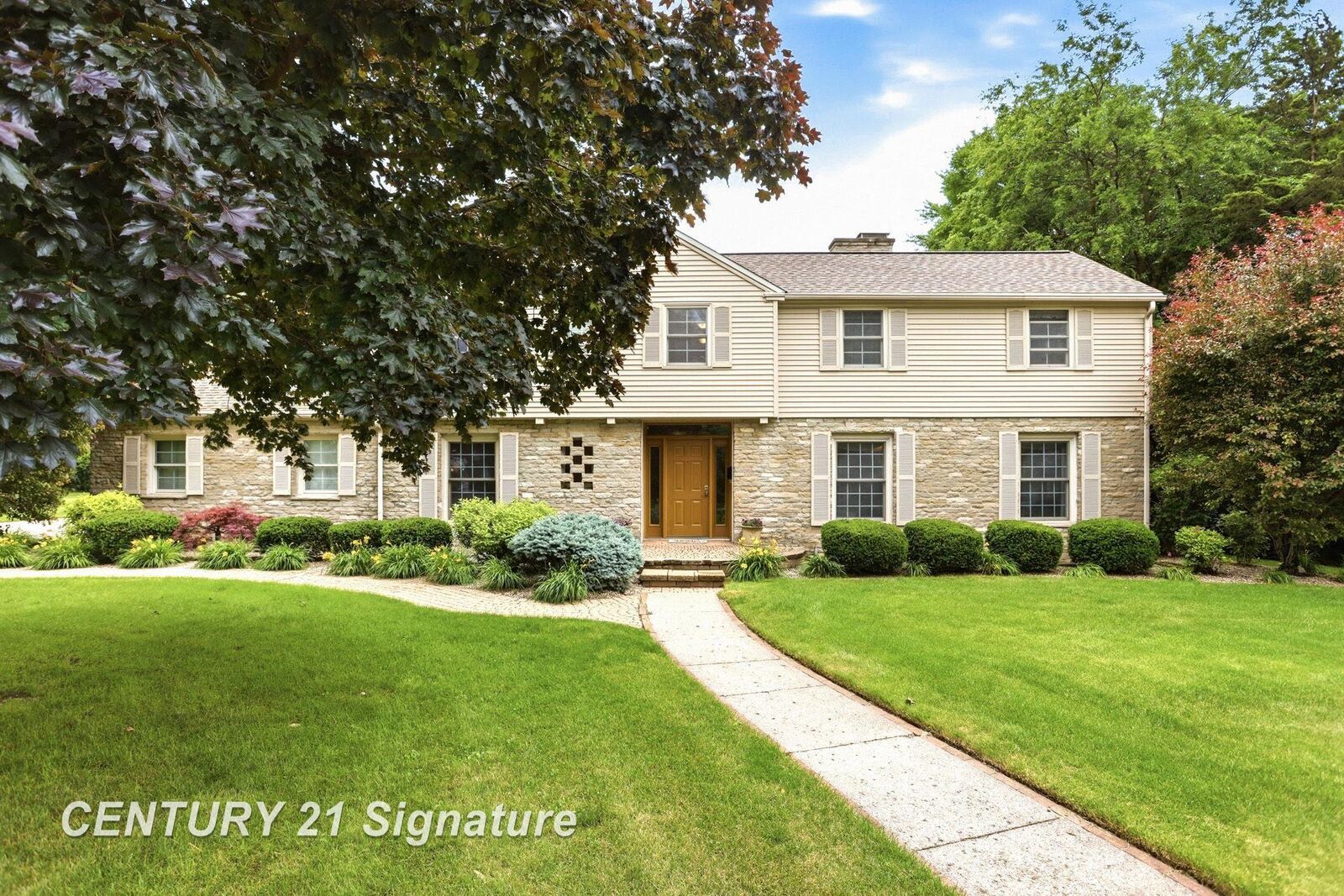 Property Photo:  14 Edgewood Road  MI 48602 