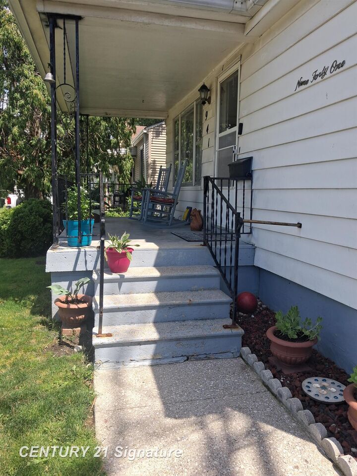 Property Photo:  941 Bloor Avenue  MI 48504 