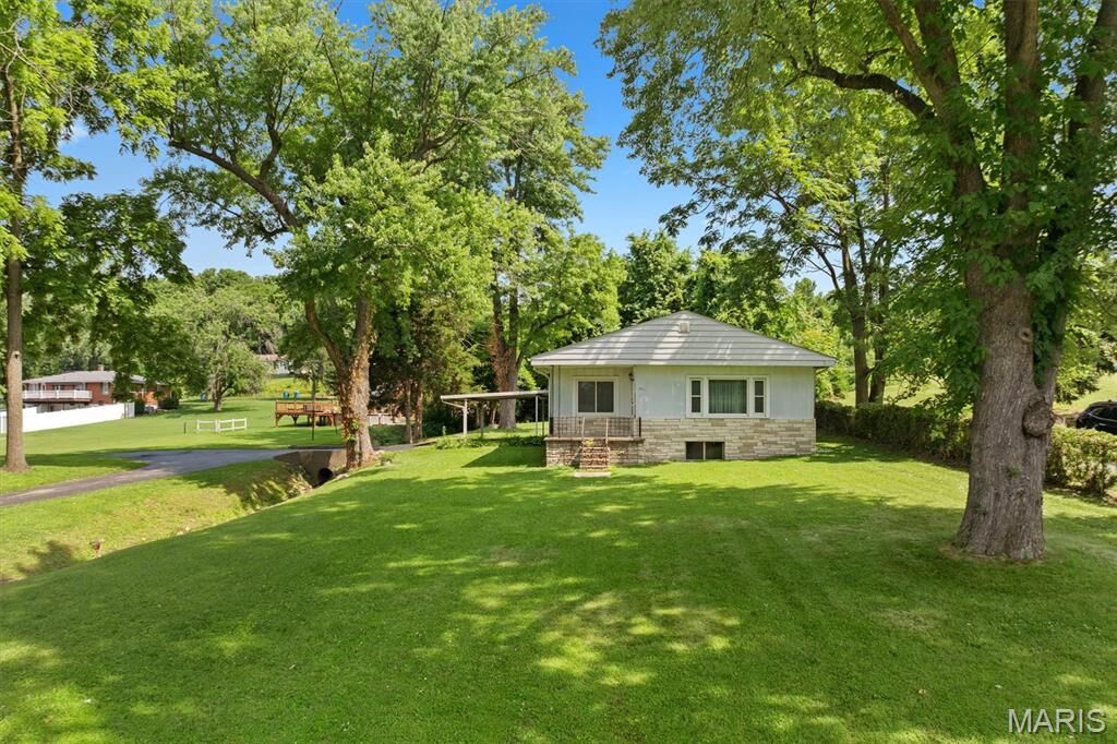 Property Photo:  551 Woodland Avenue  IL 62095 