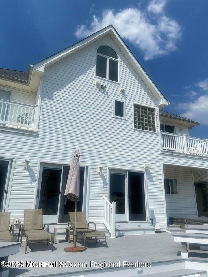 Property Photo:  