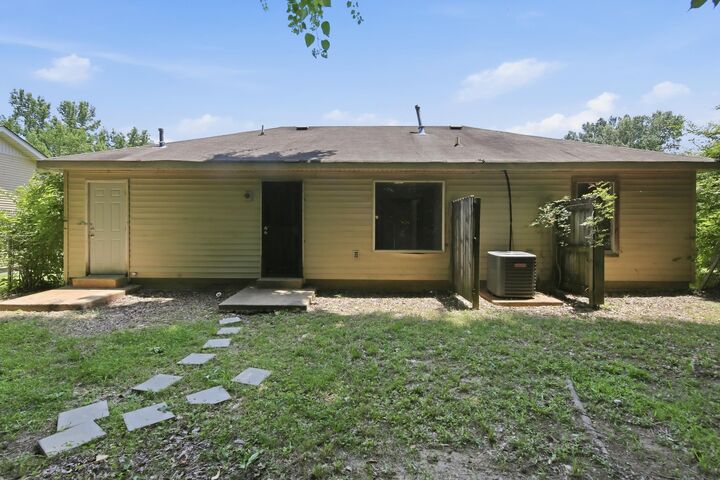Property Photo:  3831 Black Forrest Dr  TN 38128 