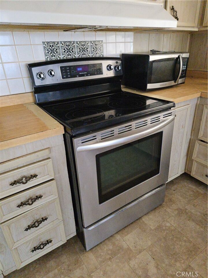 Property Photo:  133 Solana Way  CA 93446 