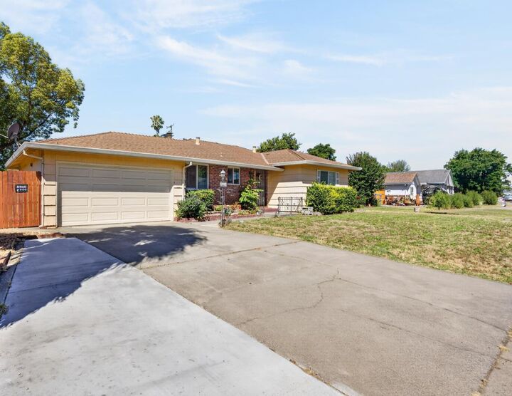 Property Photo:  5005 I Pkwy  CA 95823 