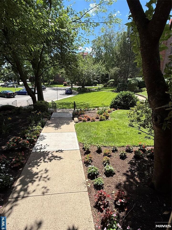 Property Photo:  2339 Hudson Terrace E-2  NJ 07024 