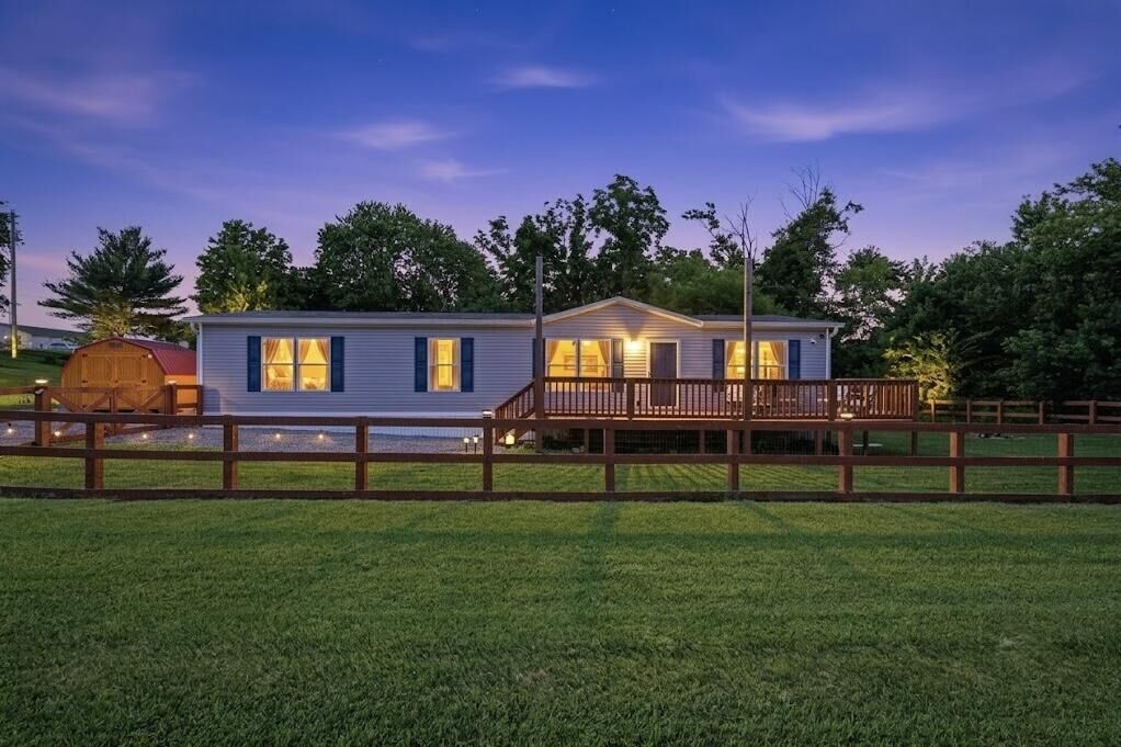 Property Photo:  107 Hawthorne Street  KY 41046 