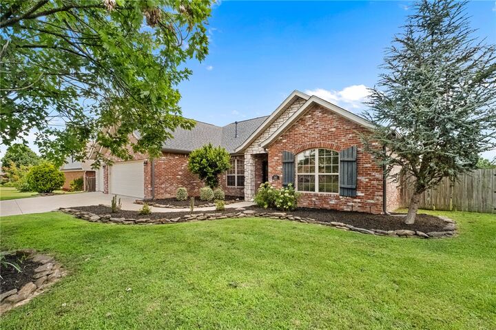 Property Photo:  3903 SW Sycamore Street  AR 72713 