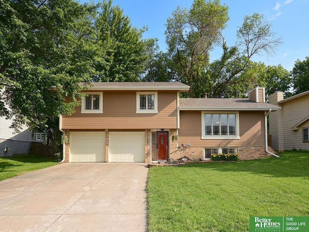 Property Photo:  5706 S 151st Street  NE 68137 