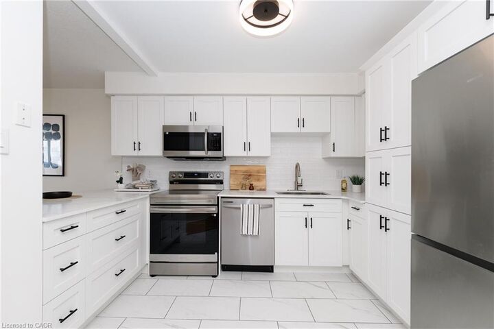 Property Photo:  1270 Maple Crossing Boulevard 1004  ON L7S 2J3 