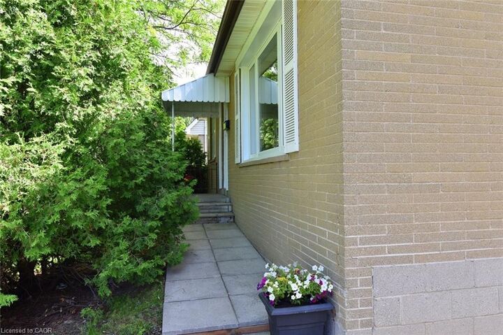 Property Photo: 107 West 32nd Street ON L9C 5G8