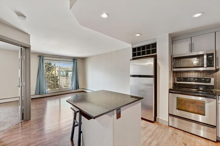 Property Photo:  410 1 Avenue NE 405  AB T2E 0B4 